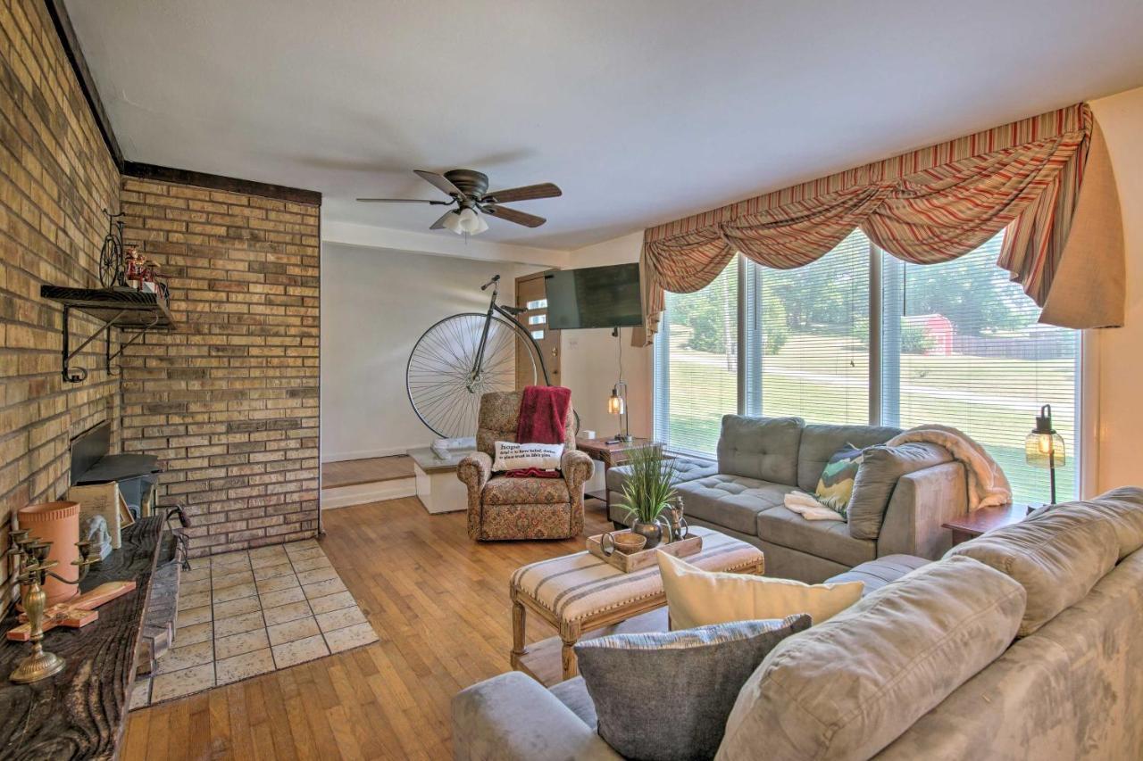 Bright Springfield Home Walk To Nature Center! Exteriér fotografie